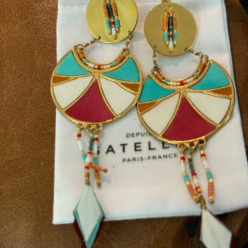 Satellite Paris dangle earrings EUC